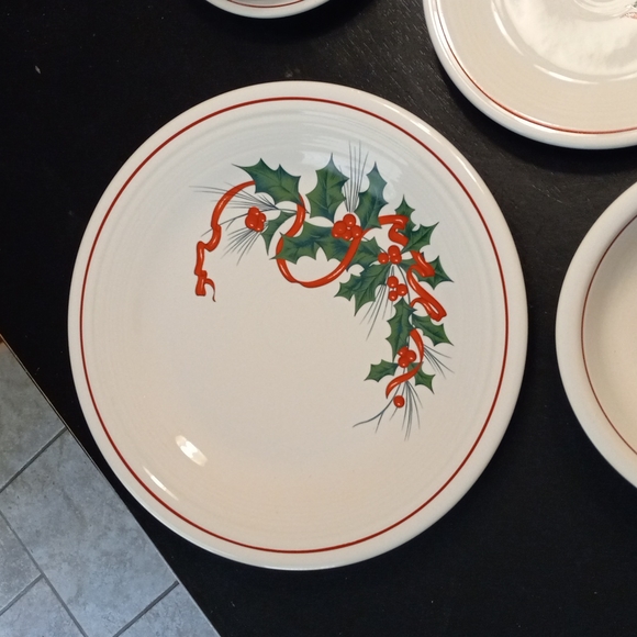 Fiesta Holly and Ribbon 5pc Set - Picture 2 of 4